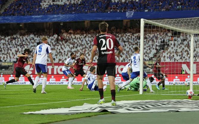 09 05 2026 Fußball Saison 2025 2026 2 Fußball Bundesliga 33 Spieltag 1 FC Nürnberg FCN Club FC Schalke 04 S04 Gelsenkirchen Sportfoto Zink DaMa xdaxmax DFL regulations prohibit any use of photographs as image sequences and or quasi video only for editorial use Tor Treffer Torschuß zum 1 0 Torschütze Fabio Gruber 4, 1 FC Nürnberg FCN, left against Kevin Müller 22, FC Schalke 04 S04 Goal Goal Shot Goal Shot to 1 0 Goal Scorer Fabio Gruber 4, 1 FC Nürnberg FCN, left against Kevin Müller 22, FC Schalke 04 S04