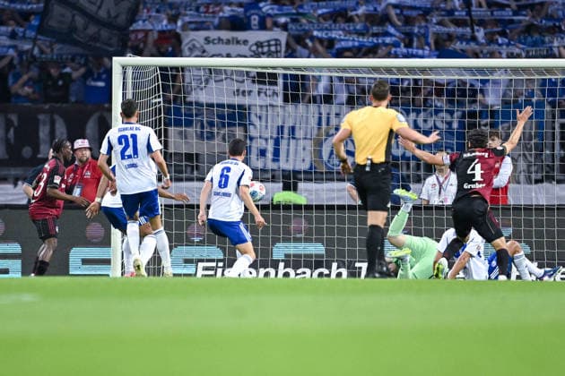 09 05 2026, Soccer, 2 Bundesliga, Season 2025 2026, Matchday 32, 1 FC Nürnberg FC Schalke 04, Fabio Gruber 1 FC Nürnberg scores the goal for 1 0, Ron Schallenberg FC Schalke 04 l xRHR PHOTO YYx Copyright: KROEGER RHR-FOTOx RHR-FOTO YY