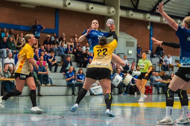 Lea Friderike Albers Bergischer HC, 22 on jump shot blocked by Bo Dekker HC Roedertal, 22 Bergischer HC vs HC Roedertal, Handball, 2 Handball Bundesliga, 27 Matchday, Season 2025 26, 09 05 2026, Bergischer HC vs HC Roedertal, Handball, 2 HBL, 27 Matchday, Season 2025 26, 09 05 2026 Solingen Copyright: xEibner-Pressefoto LukasxBaldygax EP_LBA