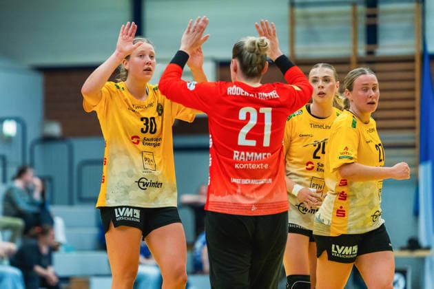 Rozemarijn Irma Genevieve Alderden HC Roedertal, 30 and Ann Rammer HC Roedertal, 21 clap off, Zoe Davenport HC Roedertal, 24 , Lena Smolik HC Roedertal, 27 Bergischer HC vs HC Roedertal, Handball, 2 Handball Bundesliga, 27 Matchday, Season 2025 26, 09 05 2026, Bergischer HC vs HC Roedertal, Handball, 2 HBL, 27 Matchday, Season 2025 26, 09 05 2026 Solingen Copyright: xEibner-Pressefoto LukasxBaldygax EP_LBA
