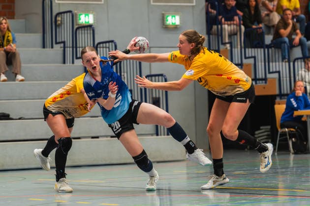 Pia Terfloth Bergischer HC, 20 in duel with Rozemarijn Irma Genevieve Alderden HC Roedertal, 30 Bergischer HC vs HC Roedertal, Handball, 2 Handball Bundesliga, Matchday 27, Season 2025 26, 09 05 2026, Bergischer HC vs HC Roedertal, Handball, 2 HBL, Matchday 27, Season 2025 26, 09 05 2026 Solingen Copyright: xEibner-Pressefoto LukasxBaldygax EP_LBA