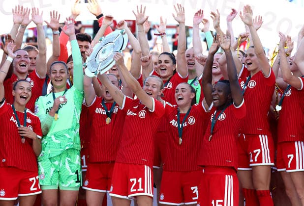 Football, Women, Google Pixel Womens Bundesliga, 25 Matchday, Season 2025 2026, FC Bayern Munich Eintracht Frankfurt, Campus The championship celebration after the match, here the FC Bayern Munich Womens team, here cheering with the championship trophy on the podium, the trophy at Pernille Harder FC Bayern Munich