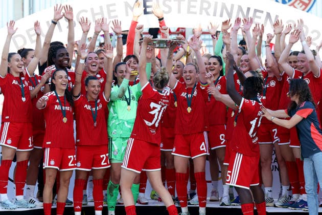 Football, Women, Google Pixel Womens Bundesliga, 25 Matchday, Season 2025 2026, FC Bayern Munich Eintracht Frankfurt, Campus The championship celebration after the match, here the FC Bayern Munich Womens team, here cheering with the championship trophy on the podium, the trophy belongs to Carolin Simon FC Bayern Munich
