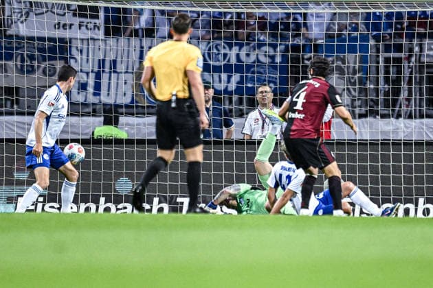 09 05 2026, Soccer, 2 Bundesliga, Season 2025 2026, Matchday 32, 1 FC Nürnberg FC Schalke 04, Fabio Gruber 1 FC Nürnberg scores the goal for 1 0, Ron Schallenberg FC Schalke 04 l xRHR PHOTO YYx Copyright: KROEGER RHR-FOTOx RHR-FOTO YY