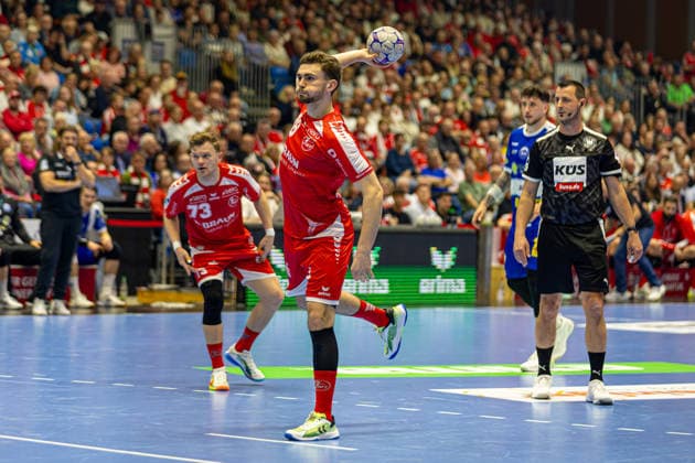 DAIKIN Handball Bundesliga, Kassel, MT Melsungen vs ThSV Eisenach, Rothenbach Halle Kassel 09 05 2026 DAIKIN Handball Bundesliga, Kassel, Germany 09 05 2026 Florian Drosten MT Melsungen, 18 on the ball at the free throw,, Handball BundesligaL, Match of MT Melsungen vs ThSV Eisenach, Rothenbach Halle Kassel Copyright: xBEAUTIFULxSPORTS Freudensteinx