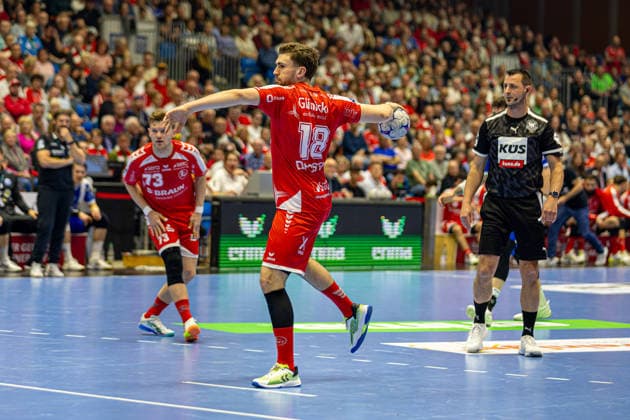 DAIKIN Handball Bundesliga, Kassel, MT Melsungen vs ThSV Eisenach, Rothenbach Halle Kassel 09 05 2026 DAIKIN Handball Bundesliga, Kassel, Germany 09 05 2026 Florian Drosten MT Melsungen, 18 on the ball at the free throw,, Handball BundesligaL, Match of MT Melsungen vs ThSV Eisenach, Rothenbach Halle Kassel Copyright: xBEAUTIFULxSPORTS Freudensteinx