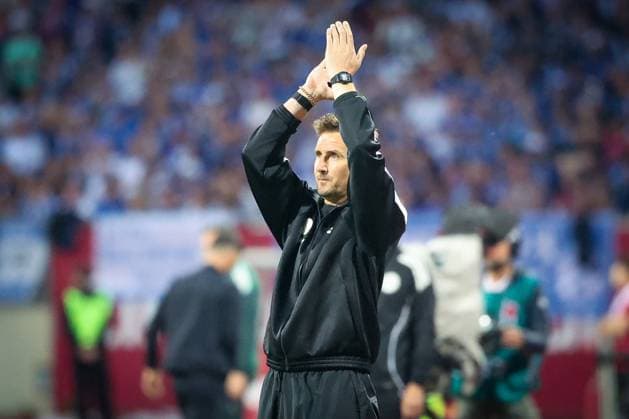 Head coach Miroslave Klose 1 FC Nuernberg claps, is satisfied, 1 FC Nuernberg vs FC Schalke 04, football, men, 2 Bundesliga, DFL, season 2025 2026, 33 matchday, second round, 09 05 2026 DFB regulations prohibit any use of photographs as image sequences and or quasi video Nuernberg Bayern Germany Copyright: xkolbert-press MartinxAgüerax