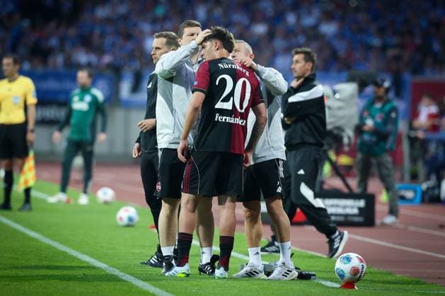 Javier Fernandez 20 1 FC Nuernberg is treated on the head , 1 FC Nuernberg vs FC Schalke 04, Football, Men, 2 Bundesliga, DFL, Season 2025 2026, 33 Matchday, Second round, 09 05 2026 DFB regulations prohibit any use of photographs as image sequences and or quasi video Nuernberg Bayern Germany Copyright: xkolbert-press MartinxAgüerax