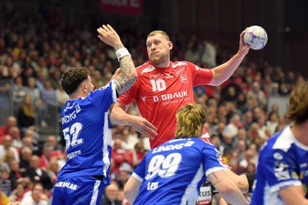 Dainis Kristopans MT Melsungen 10 throwing Justin Kurch ThSV Eisenach 52 , Tillman Leu ThSV Eisenach 99 in defense , GER, MT Melsungen ThSV Eisenach, Handball, 1 Bundesliga, Matchday 31, Season 2025 2026, 09 05 2026, GER, MT Melsungen ThSV Eisenach, Handball, 1 Bundesliga, Matchday 31, Season 2025 2026, 09 05 2026 Kassel Copyright: xEibner-Pressefotox xRolandxSippelx EP_RSL