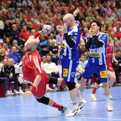 Arnar Freyr Arnarsson MT Melsungen 21 on throw Peter Walz ThSV Eisenach 14 , Timothy Reichmuth ThSV Eisenach 5 R , GER, MT Melsungen ThSV Eisenach, Handball, 1 Bundesliga, 31 Matchday, Season 2025 2026, 09 05 2026, GER, MT Melsungen ThSV Eisenach, Handball, 1 Bundesliga, 31 Matchday, Season 2025 2026, 09 05 2026 Kassel Copyright: xEibner-Pressefotox xRolandxSippelx EP_RSL