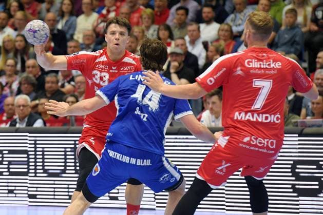 Aaron Mensing MT Melsungen 33 on the ball , Stephan Seitz ThSV Eisenach 44 ,, David Mandic MT Melsungen 7 R , GER, MT Melsungen ThSV Eisenach, Handball, 1 Bundesliga, 31 Matchday, Season 2025 2026, 09 05 2026, GER, MT Melsungen ThSV Eisenach, Handball, 1 Bundesliga, 31 Matchday, Season 2025 2026, 09 05 2026 Kassel Copyright: xEibner-Pressefotox xRolandxSippelx EP_RSL