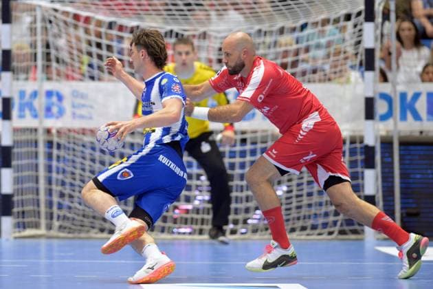 Stephan Seitz ThSV Eisenach 44 on the ball , Adrian Sipos MT Melsungen 8 , Nebojsa Simic Goalkeeper MT Melsungen 16 at the back , GER, MT Melsungen ThSV Eisenach, Handball, 1 Bundesliga, 31 Matchday, Season 2025 2026, 09 05 2026, GER, MT Melsungen ThSV Eisenach, Handball, 1 Bundesliga, 31 Matchday, Season 2025 2026, 09 05 2026 Kassel Copyright: xEibner-Pressefotox xRolandxSippelx EP_RSL