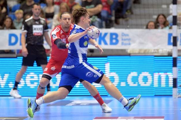 Felix Aellen ThSV Eisenach 22 on the ball , Olle Forsell Schefvert MT Melsungen 25 , GER, MT Melsungen ThSV Eisenach, Handball, 1 Bundesliga, 31 Matchday, Season 2025 2026, 09 05 2026, GER, MT Melsungen ThSV Eisenach, Handball, 1 Bundesliga, 31 Matchday, Season 2025 2026, 09 05 2026 Kassel Copyright: xEibner-Pressefotox xRolandxSippelx EP_RSL