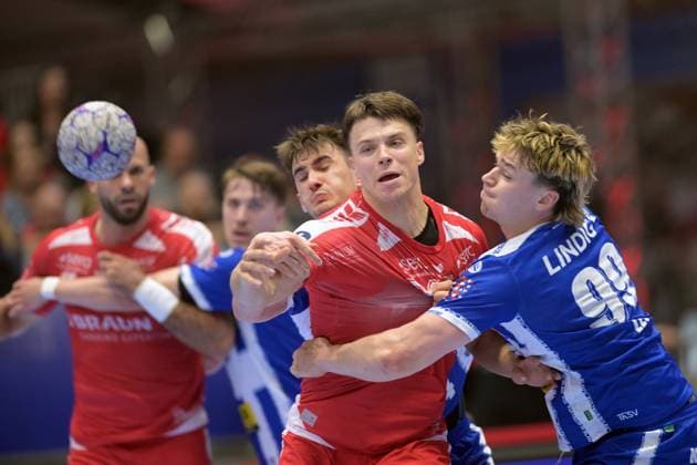 Aaron Mensing MT Melsungen 33 on the ball , Tillman Leu ThSV Eisenach 99 R , GER, MT Melsungen ThSV Eisenach, Handball, 1 Bundesliga, Matchday 31, Season 2025 2026, 09 05 2026, GER, MT Melsungen ThSV Eisenach, Handball, 1 Bundesliga, Matchday 31, Season 2025 2026, 09 05 2026 Kassel Copyright: xEibner-Pressefotox xRolandxSippelx EP_RSL