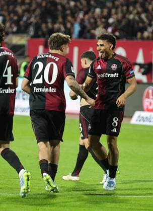 09 05 2026 Soccer season 2025 2026 2 Soccer Bundesliga 33 Matchday 1 FC Nürnberg FCN Club FC Schalke 04 S04 Gelsenkirchen Sportfoto Zink DaMa xdaxmax DFL regulations prohibit any use of photographs as image sequences and or quasi video only for editorial use Jubel Freude Torjubel nach Tor zum 2 0 Javier Fernandez 20, 1 FC Nürnberg FCN Henri Koudossou 8, 1 FC Nürnberg FCN und Mannschaft Team jubelt freut sich Torschütze Henri Koudossou 8, 1 FC Nürnberg FCN