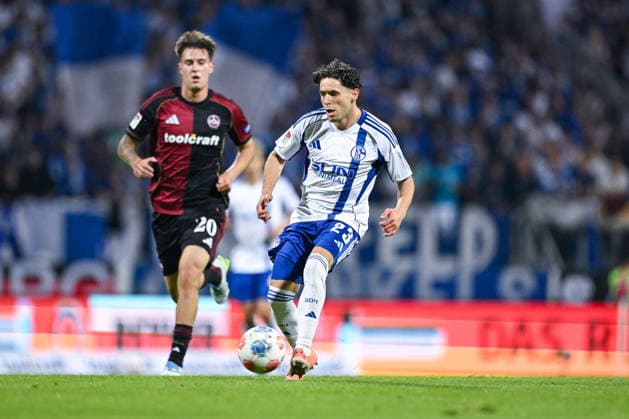 09 05 2026, Football, 2 Bundesliga, Season 2025 2026, Matchday 32, 1 FC Nürnberg FC Schalke 04, Javier Fernandez 1 FC Nürnberg , Soufiane El Faouzi FC Schalke 04 xRHR PHOTO YYx Copyright: KROEGER RHR-FOTOx RHR-FOTO YY
