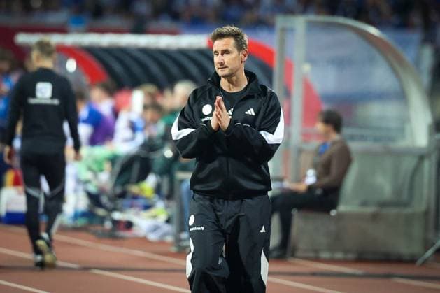 Disappointment, frustration for head coach Miroslave Klose 1 FC Nuernberg after a great chance missed by Julian Justvan 10 1FC Nuernberg , not in picture, 1 FC Nuernberg vs FC Schalke 04, Football, Men, 2 Bundesliga, DFL, Season 2025 2026, 33 Matchday, Second round, 09 05 2026 DFB regulations prohibit any use of photographs as image sequences and or quasi video Nuernberg Bayern Germany Copyright: xkolbert-press MartinxAgüerax