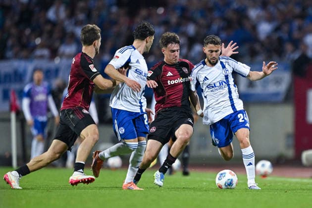 09 05 2026, Football, 2 Bundesliga, Season 2025 2026, Matchday 32, 1 FC Nürnberg FC Schalke 04, Soufiane El Faouzi FC Schalke 04 , Javier Fernandez 1 FC Nürnberg , Adil Aouchiche FC Schalke 04 xRHR PHOTO YYx Copyright: KROEGER RHR-FOTOx RHR-FOTO YY