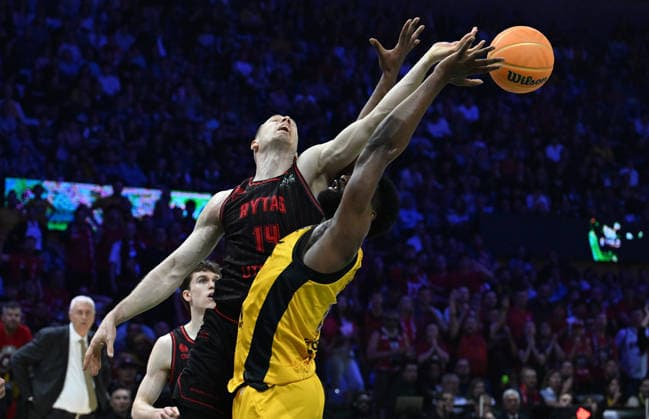 AEK BC v Rytas Vilnius - Basketball Champions League BADALONA, SPAIN - MAY 09: Martynas Echodas (L) of Rytas Vilnius and Keyshawn Feazell (R) of AEK BC compete during the FIBA Basketball Champions League final match between AEK BC and Rytas Vilnius at Palau Municipal d Esports de Badalona in Badalona, Spain on May 09, 2026. Burak Akbulut Anadolu Badalona Spain. Editorial use only. Please get in touch for any other usage.  Copyright: x2026xAnadoluxBurakxAkbulutx