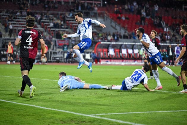 09 05 2026, Soccer, 2 Bundesliga, Season 2025 2026, Matchday 32, 1 FC Nürnberg FC Schalke 04, Goal chance Kenan Karaman FC Schalke 04 , Soufiane El Faouzi FC Schalke 04 , Moussa Sylla FC Schalke 04 xRHR PHOTO YYx Copyright: KROEGER RHR-FOTOx RHR-FOTO YY