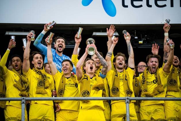 260509 Daniel Bassi, goalkeeper Nikita Haikin, Andreas Helmersen, Jostein Gundersen, Patrick Berg, Ole Didrik Blomberg and Fredrik Bjorkan and Odin Bjortuft of Bodo Glimt celebrates with the trophy after the Norwegian football cup final between Bodo Glimt and Brann on May 9, 2026 in Oslo. Photo: Marius Simensen BILDBYRAN COP 238 VG0923 bbeng bodo brann cup cupfinale cupfinalen football fotball fotboll glimt jubel nm norgesmesterskapet skb *** 260509 Daniel Bassi, goalkeeper Nikita Haikin, Andreas Helmersen, Jostein Gundersen, Patrick Berg, Ole Didrik Blomberg and Fredrik Bjorkan and Odin Bjortuft of Bodo Glimt celebrates with the trophy after the Norwegian football cup final between Bodo Glimt and Brann on May 9, 2026 in Oslo Photo Marius Simensen BILDBYRAN COP 238 VG0923 bbeng bodo brann cup cupfinale cupfinalen football fotball glimt jubel nm norgesmesterskapet skb  Copyright: MARIUSxSIMENSEN BB260509ZE018