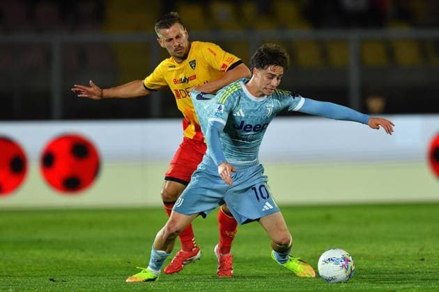 Lecce s Defensive Midfielder Ylber Ramadani (20 US Lecce) and Juventus FC s Left Winger Kenan YÄ±ldÄ±z (10 Juventus FC) in action during the Serie A Enilive matchday 36 match between US Lecce and Juventus FC at the Stadio Via del Mare in Lecce, Italy, Saturday, May 9, 2026. (Credit Image: Giovanni Evangelista LaPresse)  Copyright: xGiovannixEvangelista LaPressex