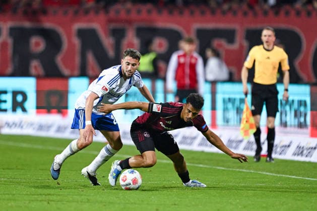 09 05 2026, Football, 2 Bundesliga, Season 2025 2026, Matchday 32, 1 FC Nürnberg FC Schalke 04, Adil Aouchiche FC Schalke 04 , Henri Koudossou 1 FC Nürnberg xRHR PHOTO YYx Copyright: KROEGER RHR-FOTOx RHR-FOTO YY
