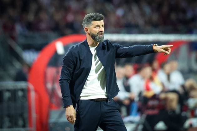 Head coach Miron Muslic FC Schalke 04 gives instructions to the team, 1 FC Nuernberg vs FC Schalke 04, Football, Men, 2 Bundesliga, DFL, Season 2025 2026, 33 Matchday, Second round, 09 05 2026 DFB regulations prohibit any use of photographs as image sequences and or quasi video Nuernberg Bayern Germany Copyright: xkolbert-press MartinxAgüerax