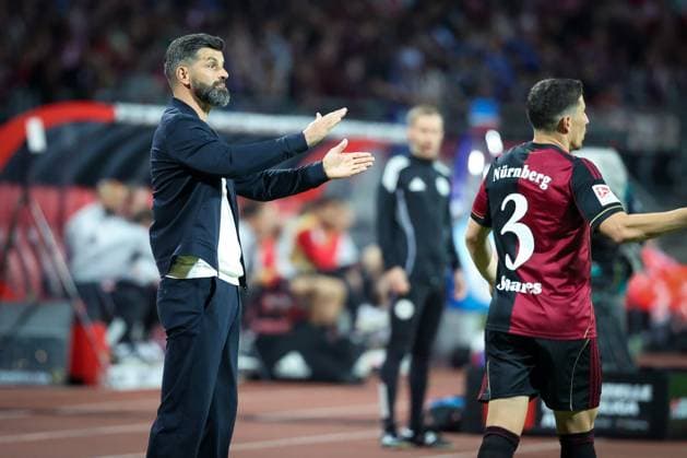 Head coach Miron Muslic FC Schalke 04 gives instructions to the team, 1 FC Nuernberg vs FC Schalke 04, Football, Men, 2 Bundesliga, DFL, Season 2025 2026, 33 Matchday, Second round, 09 05 2026 DFB regulations prohibit any use of photographs as image sequences and or quasi video Nuernberg Bayern Germany Copyright: xkolbert-press MartinxAgüerax