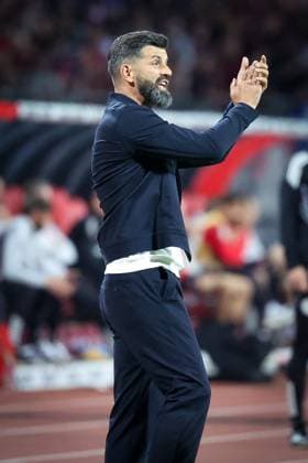 Head coach Miron Muslic FC Schalke 04 is satisfied, claps, 1 FC Nuernberg vs FC Schalke 04, Football, Men, 2 Bundesliga, DFL, Season 2025 2026, 33 Matchday, Second round, 09 05 2026 DFB regulations prohibit any use of photographs as image sequences and or quasi video Nuernberg Bayern Germany Copyright: xkolbert-press MartinxAgüerax