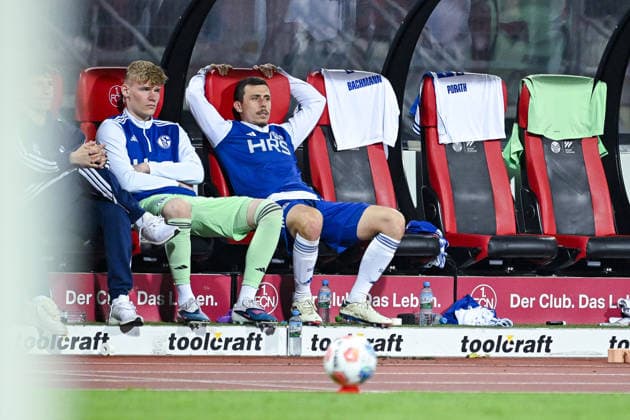 09 05 2026, Soccer, 2 Bundesliga, Season 2025 2026, Matchday 32, 1 FC Nürnberg FC Schalke 04, Goalkeeper Johannes Siebeking FC Schalke 04 , Ron Schallenberg FC Schalke 04 xRHR PHOTO YYx Copyright: KROEGER RHR-FOTOx RHR-FOTO YY
