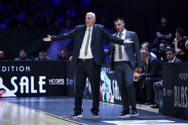 May 9, 2026, Badalona, Barcelona, Spain: Dragan Sakota, head coach of AEK BC, gestures during the Final Four Basketball Champions League Final basketball match played between AEK BC and Rytas Vilnius at Palau Olimpic Badalona on May 09, 2026 in Badalona, Barcelona, Spain. Badalona Spain - ZUMAa181 20260509_zaa_a181_516 Copyright: xJavierxBorregox
