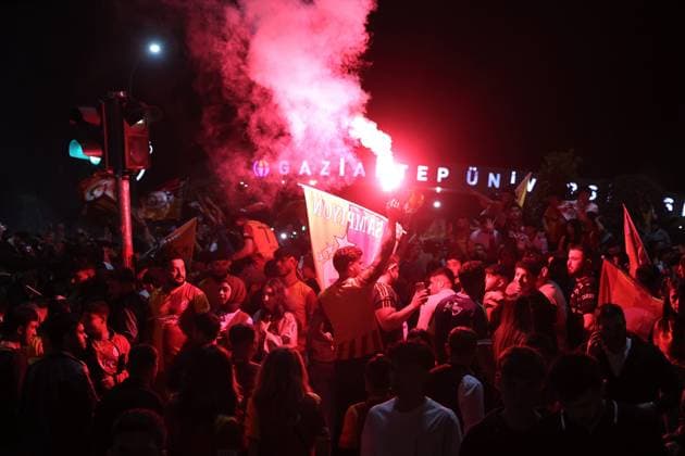 Clinching record 26th title, Istanbul s Galatasaray claim 2025-26 Turkish Super Lig crown GAZIANTEP, TURKIYE - MAY 09: Galatasaray fans to celebrate their team s 26th Turkish Super Lig championship title in Gaziantep, Turkiye on May 09, 2026. Omer Faruk Salman Anadolu Gaziantep Turkey. Editorial use only. Please get in touch for any other usage.  Copyright: x2026xAnadoluxOmerxFarukxSalmanx