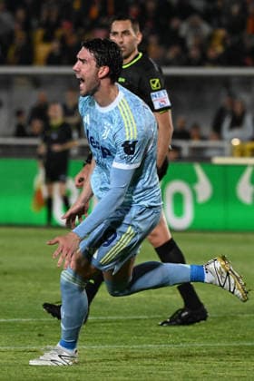 IPA84524045 - Dusan Vlahovic (Fc Juventus) celebrates after the goal during US Lecce vs Juventus FC, Italian soccer Serie A match in Lecce, Italy, May 09 2026  Copyright: xPasqualexGolia IPAxSportx xx 84524045