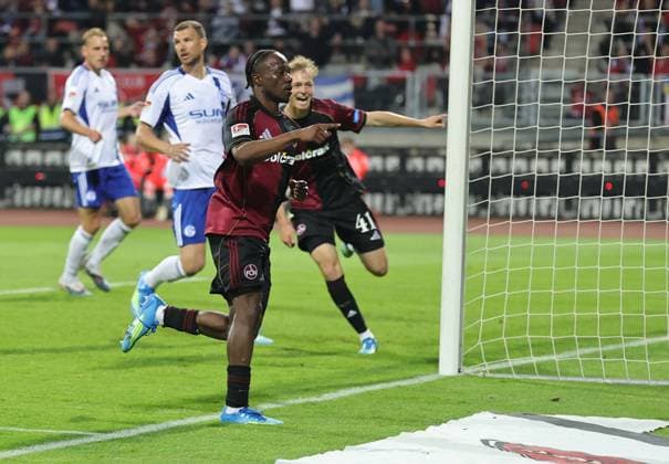 09 05 2026 Soccer Season 2025 2026 2 Soccer Bundesliga 33 Matchday 1 FC Nürnberg FCN Club FC Schalke 04 S04 Gelsenkirchen Sportfoto Zink DaMa xdaxmax DFL regulations prohibit any use of photographs as image sequences and or quasi video only for editorial use Jubel Freude Torjubel nach Tor zum 3 0 Mohamed Ali Zoma 23, 1 FC Nürnberg FCN Eric Porstner 41, 1 FC Nürnberg FCN und Mannschaft Team jubelt freut sich Torschütze Mohamed Ali Zoma 23, 1 FC Nürnberg FCN