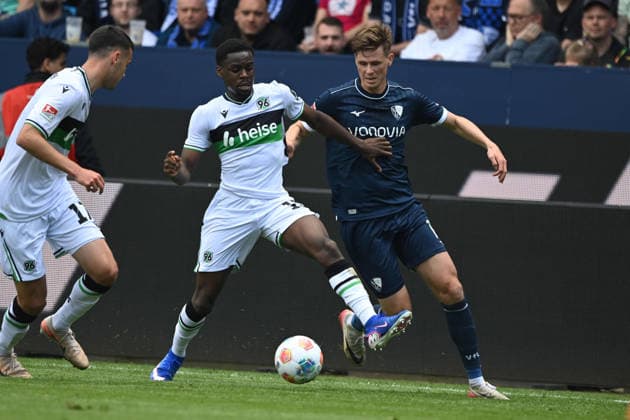 Noel ASEKO NKILI Hannover 96 vs Oliver OLSEN BO action, duel, Football 2 Bundesliga, Matchday 33, VfL Bochum BO Hannover 96 1 1 on 09 05 2026 at Vonovia Ruhrstadion Bochum Germany DFL regulations prohibit any use of photographs as image sequences and or quasi video Â