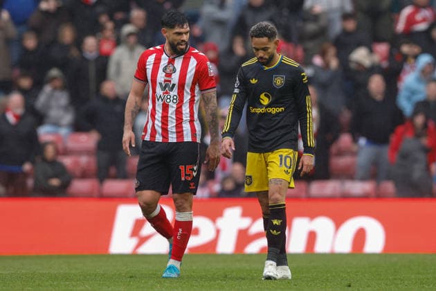 Sunderland v Manchester United, ManU Premier League Matheus Cunha of Manchester United and Omar Alderete of Sunderland embrace during the Sunderland v Manchester United Premier League match at the Stadium of Light, Sunderland, England on 9 May 2026 Credit: Craig Cowan Every Second Media Editorial use only. All images are copyright Every Second Media Limited. No images may be reproduced without prior permission. All rights reserved. Premier League and Football League images are subject to licensing agreements with Football DataCo Limited. see https: www.football-dataco.com Copyright: xIMAGO EveryxSecondxMediax ESM-1983-0224 CraigxCowanx xEveryxSecondxMediax