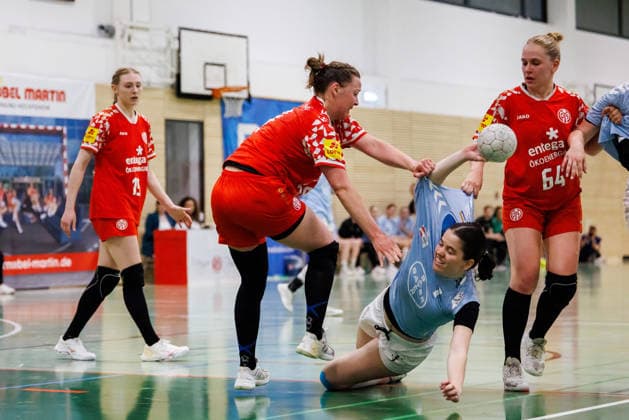 2 Handball Bundesliga Women 1 FSV Mainz 05 TSV Bayer 04 Leverkusen, Mainz, 09 05 2026 Lea Flohr TSV Bayer 04 Leverkusen, 7 in the throw against Lena Feiniler 1 FSV Mainz 05, 18 Game from matchday 27 of the ALSCO Handball 2 Bundesliga Women between 1 FSV Mainz 05 and TSV Bayer 04 Leverkusen in Mainz on 15 11 2025 Copyright: xBEAUTIFULxSPORTS Hahnex
