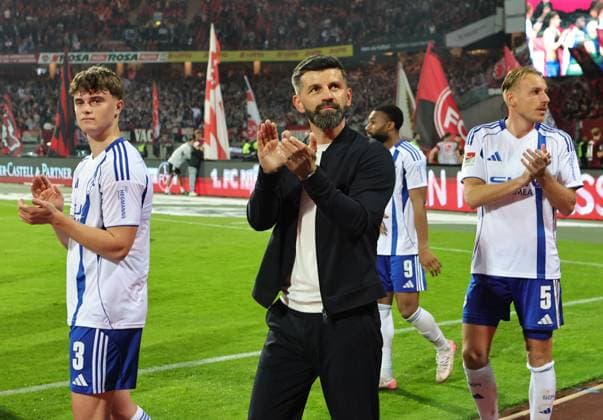 09 05 2026 Soccer Season 2025 2026 2 Soccer Bundesliga 33 Matchday 1 FC Nürnberg FCN Club FC Schalke 04 S04 Gelsenkirchen Sportfoto Zink DaMa xdaxmax DFL regulations prohibit any use of photographs as image sequences and or quasi video only for editorial use Jubel Freude nach Spielende Dylan Leonard 3, FC Schalke 04 S04 Miron Muslic Coach FC Schalke 04 S04 Moussa Sylla 9, FC Schalke 04 S04 Timo Becker 5, FC Schalke 04 S04 and Team Team thank Clubfan Clubfans FCN Fans Fans in the Nordkurve in front of the home block after the game
