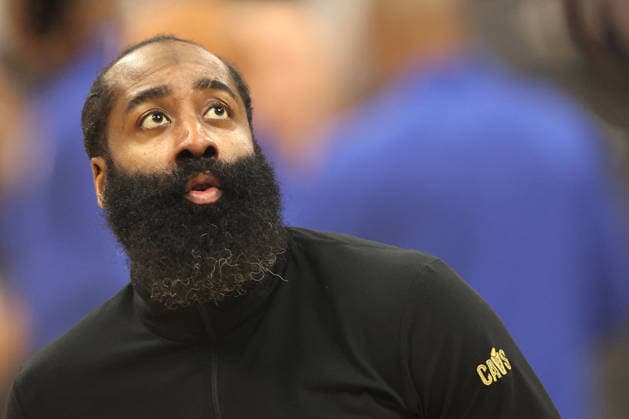 Cleveland Cavaliers James Harden (1) looks up at the crowd prior to the Cavaliers game against the Detroit Pistons in Cleveland, Ohio Saturday May 9, 2026.  CLE20260509101 AARONxJOSEFCZYK