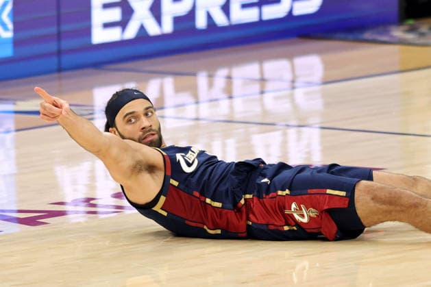 Cleveland Cavaliers Max Strus (2) reacts after a Detroit Pistons offensive foul in the second quarter in Cleveland, Ohio Saturday May 9, 2026.  CLE20260509109 AARONxJOSEFCZYK