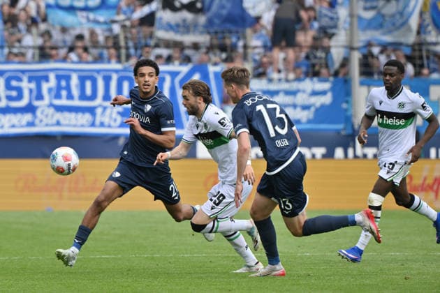 Francis Onyeka VfL Bochum , Kolja Oudenne Hannover 96 , Oliver Olsen VfL Bochum , v li 09 05 2026, Fußball 2 Bundesliga, Saison 2025 2026, 33 Spieltag, VfL Bochum Hannover 96 1 1 DFL regulations prohibit any use of photographs as image sequences and or quasi video Bochum Vonovia Ruhrstadion Nordrhein Westfalen Germany Team2