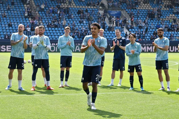 Francis Onyeka VfL Bochum , mi , was officially adopted before the match 09 05 2026, Soccer 2 Bundesliga, Season 2025 2026, 33 Matchday, VfL Bochum Hannover 96 1 1 DFL regulations prohibit any use of photographs as image sequences and or quasi video Bochum Vonovia Ruhrstadion Nordrhein Westfalen Germany Team2