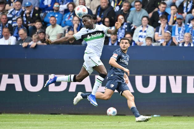 Noel Aseko Hannover 96 , Kjell Wätjen VfL Bochum , v li 09 05 2026, Fußball 2 Bundesliga, Saison 2025 2026, 33 Spieltag, VfL Bochum Hannover 96 1 1 DFL regulations prohibit any use of photographs as image sequences and or quasi video Bochum Vonovia Ruhrstadion Nordrhein Westfalen Germany Team2