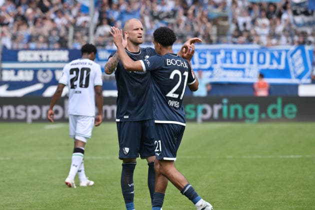 Cheers Philipp Hofmann VfL Bochum , Francis Onyeka VfL Bochum , v li 09 05 2026, Soccer 2 Bundesliga, Season 2025 2026, 33 Matchday, VfL Bochum Hannover 96 1 1 DFL regulations prohibit any use of photographs as image sequences and or quasi video Bochum Vonovia Ruhrstadion Nordrhein Westfalen Germany Team2