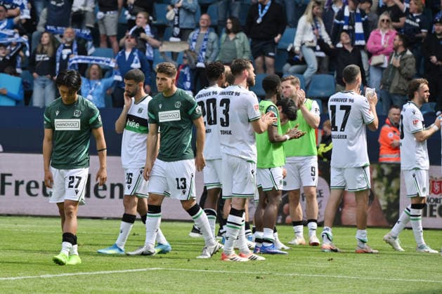 Hannover players after the match 09 05 2026, Soccer 2 Bundesliga, Season 2025 2026, Matchday 33, VfL Bochum Hannover 96 1 1 DFL regulations prohibit any use of photographs as image sequences and or quasi video Bochum Vonovia Ruhrstadion Nordrhein Westfalen Germany Team2