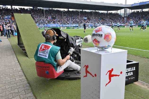 TV camera, left the official Derbystar match ball 09 05 2026, Football 2 Bundesliga, Season 2025 2026, 33 Matchday, VfL Bochum Hannover 96 1 1 DFL regulations prohibit any use of photographs as image sequences and or quasi video Bochum Vonovia Ruhrstadion Nordrhein Westfalen Germany Team2