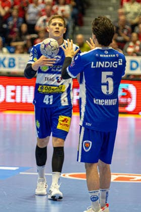 DAIKIN Handball Bundesliga, Kassel, MT Melsungen vs ThSV Eisenach, Rothenbach Halle Kassel 09 05 2026 DAIKIN Handball Bundesliga, Kassel, Germany 09 05 2026 Vukasin Antonijevic ThSV Eisenach, 41 and Timothy Reichmuth ThSV Eisenach, 5 pass the ball to each other, Handball BundesligaL, Match of MT Melsungen vs ThSV Eisenach, Rothenbach Halle Kassel Copyright: xBEAUTIFULxSPORTS Freudensteinx