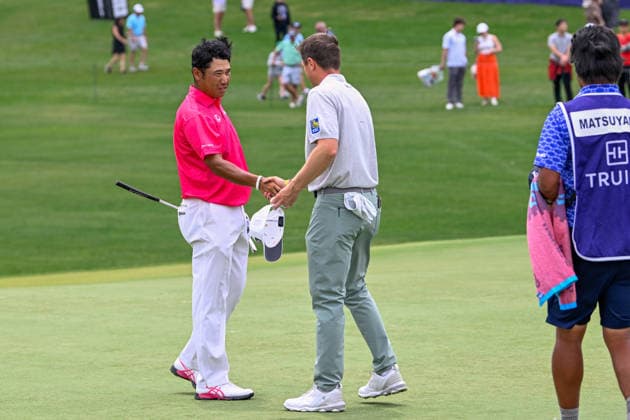 CHARLOTTE, NC - MAY 09: Hideki Matsuyama (JPN) shakes hands with Mackenzie Hughes (CAN) on the green on 18 following the third round of the Truist Championship on May 9, 2026, at the Quail Hollow Club in Charlotte, North Carolina. (Photo by Ken Murray Icon Sportswire) GOLF: MAY 09 PGA, Golf Herren Truist Championship EDITORIAL USE ONLY Icon2605090343