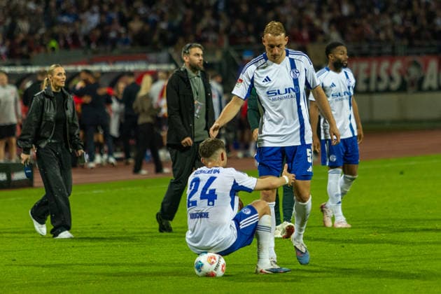 09 05 26 1 FC Nürnberg FC Schalke 04 Germany, Nuremberg, 09 05 26, Football, 2 Bundesliga, 1 FC Nürnberg FC Schalke 04 Adil Aouchiche FC Schalke 04 , Disappointment